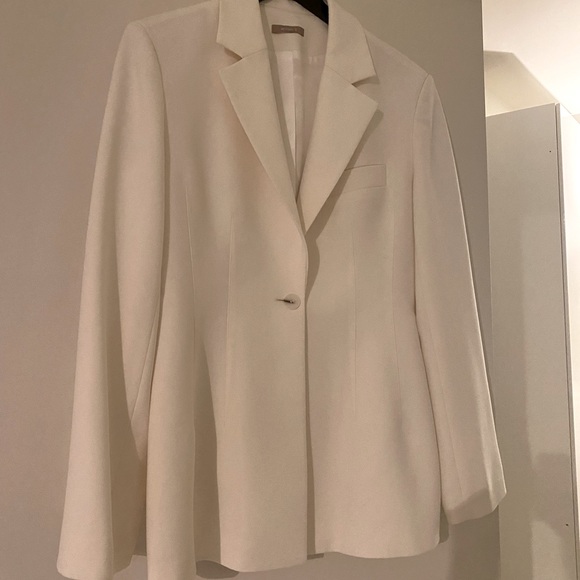 12 storeez white fitted blazer (like new) - Picture 6 of 6